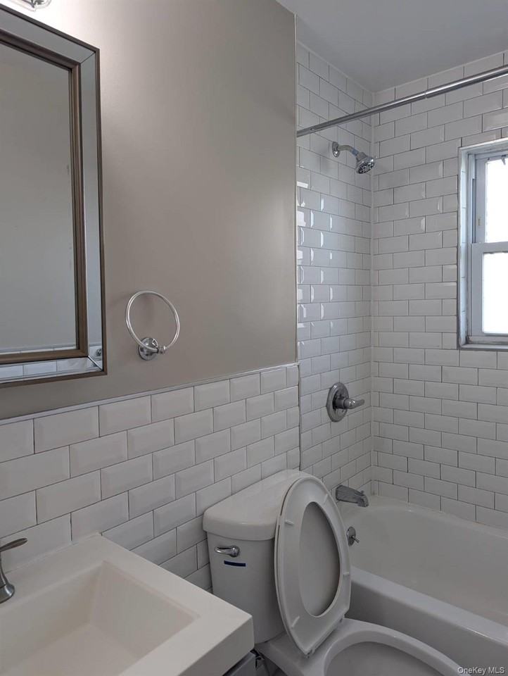 11A Hemlock Dr Apt 8 #8 - Photo 3 of 13