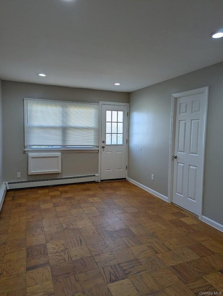 11A Hemlock Dr Apt 8 #8 - Photo 7 of 13