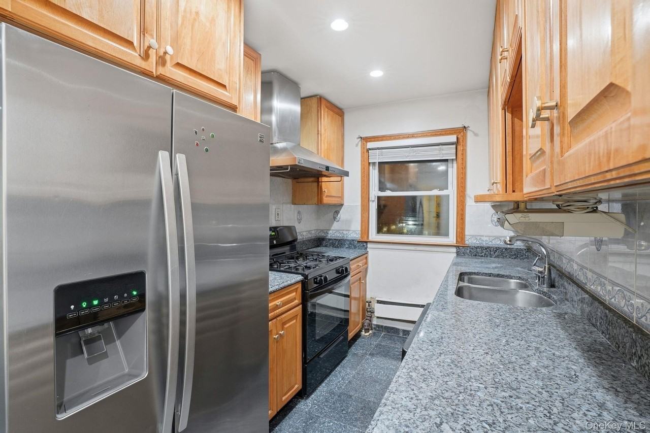 8201 251st St Unit 2 #2 - Photo 3 of 4