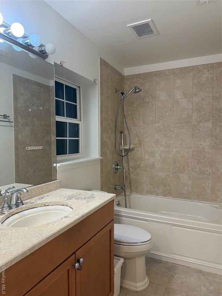 2 Constitution Pl - Photo 3 of 5