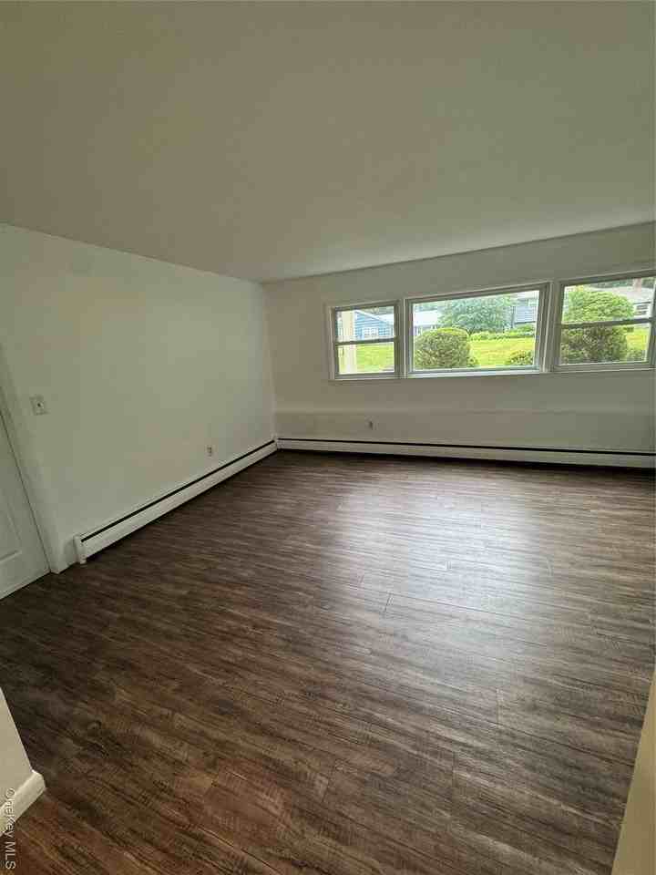 1145 Glen Rd Unit B #B - Photo 3 of 13