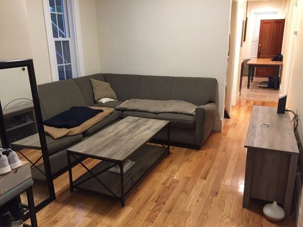 671 E 8th St Apt 1a #1A - Photo 2 of 9