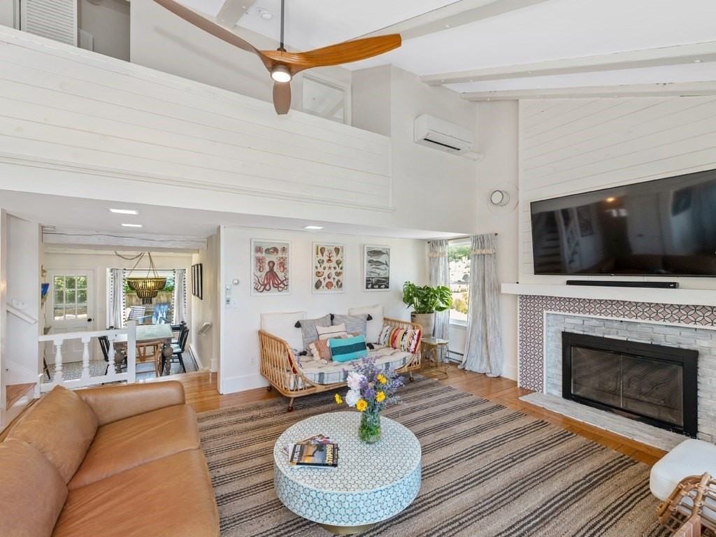 8 Beach St - Photo 2 of 26