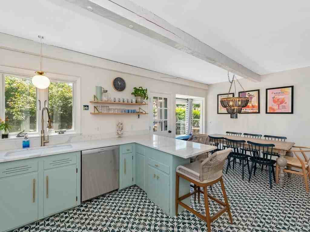 8 Beach St - Photo 7 of 26