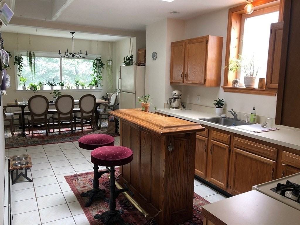 825 E 2nd St Apt 3 #3 - Photo 6 of 9