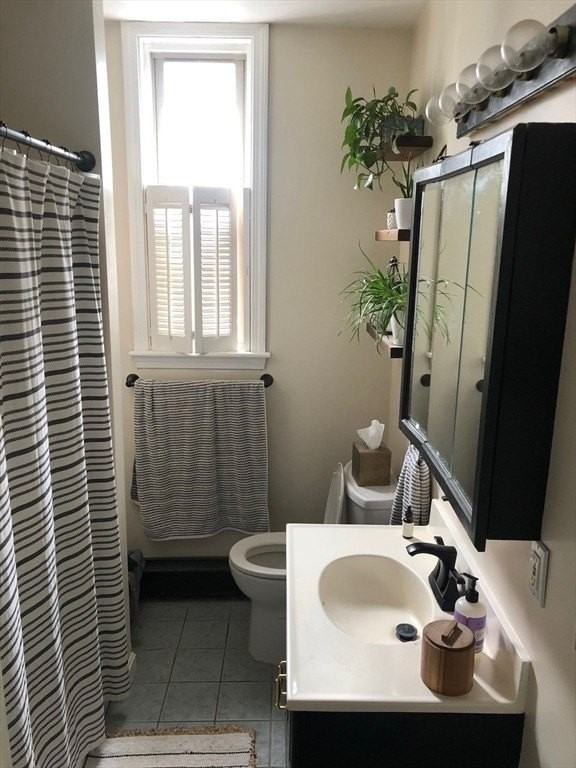 825 E 2nd St Apt 3 #3 - Photo 7 of 9