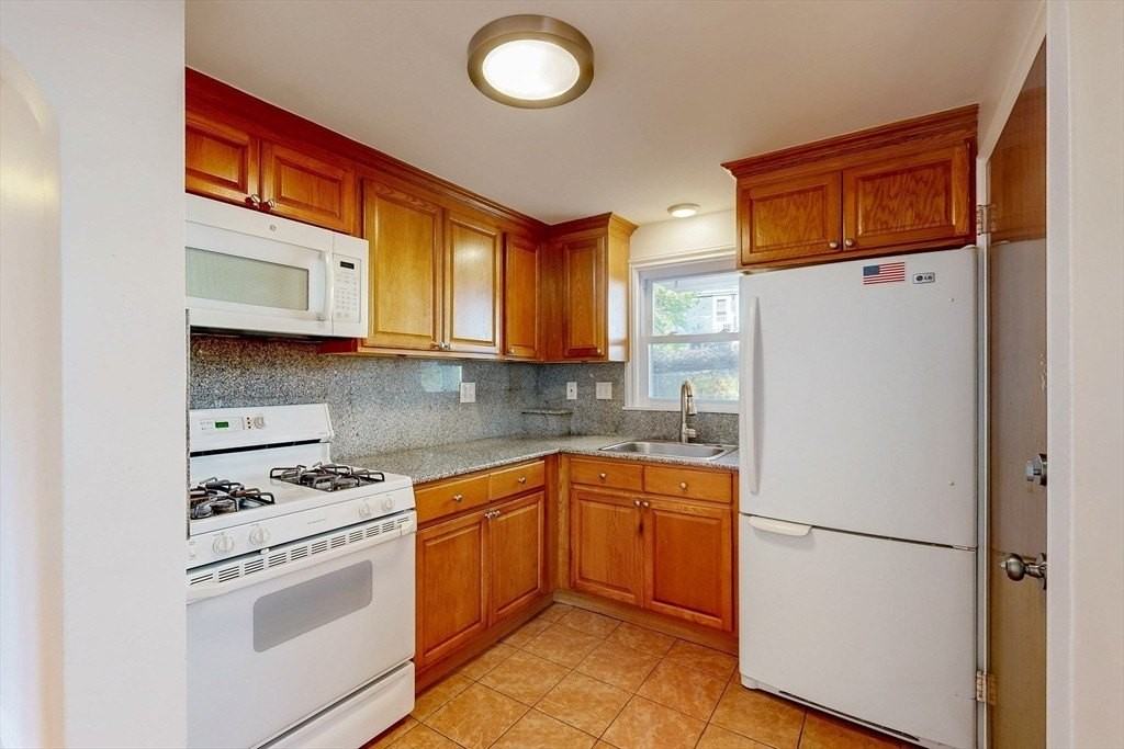 14 Grew Hill Rd Unit 1 #1 - Photo 4 of 9