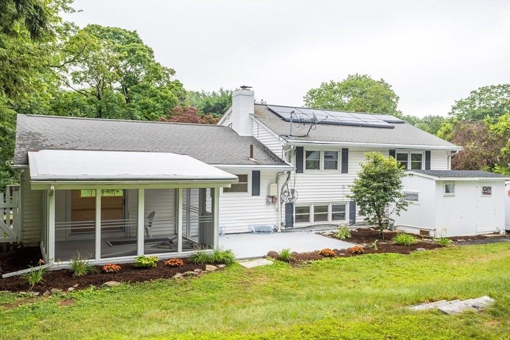 477 Salisbury St - Photo 4 of 42