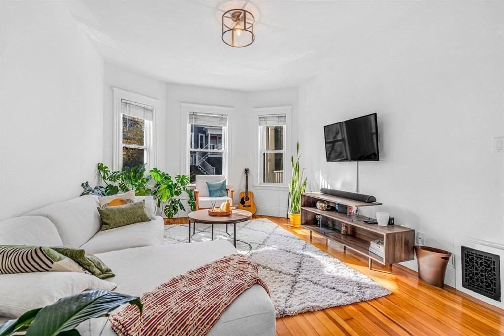 26 Peverell St Apt 2 #2 - Photo 2 of 17