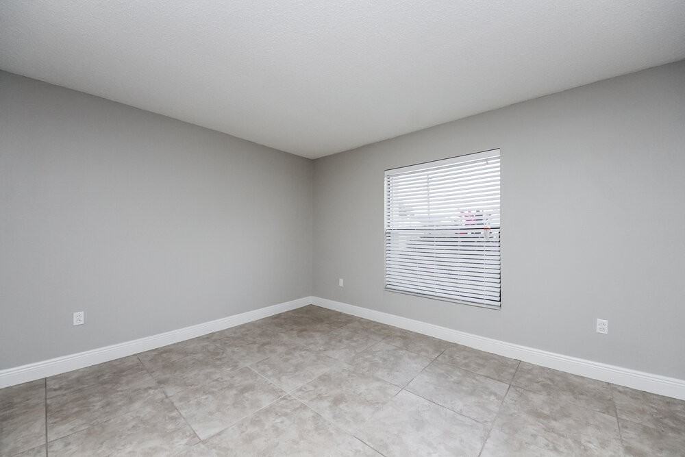 310 Medina Ct - Photo 3 of 15