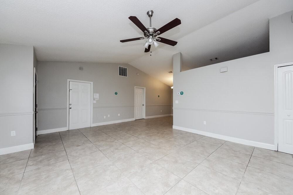 310 Medina Ct - Photo 5 of 15