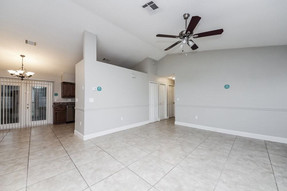 310 Medina Ct - Photo 6 of 15