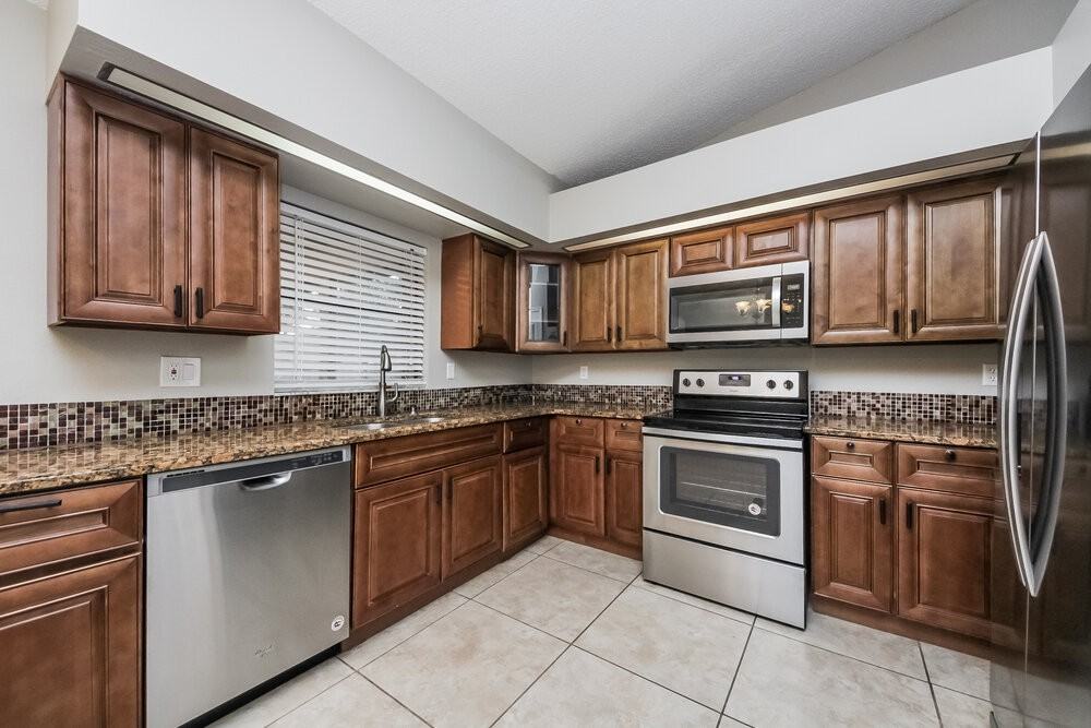 310 Medina Ct - Photo 7 of 15