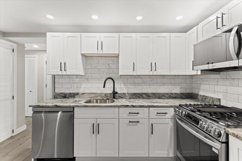 19 Coach Ln Unit 1 #1 - Photo 4 of 40