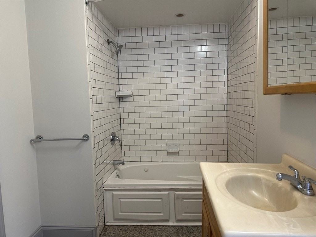 127 Marcella St Apt 1 #1 - Photo 7 of 9