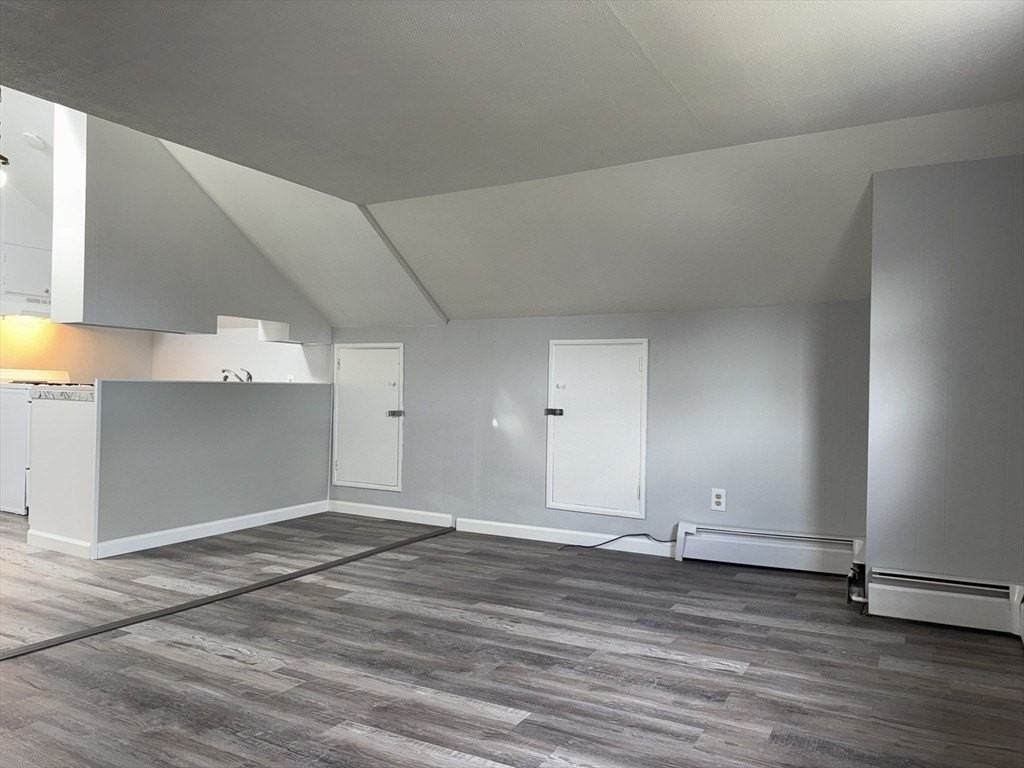 148 Maxfield St Apt 3 #3 - Photo 5 of 21