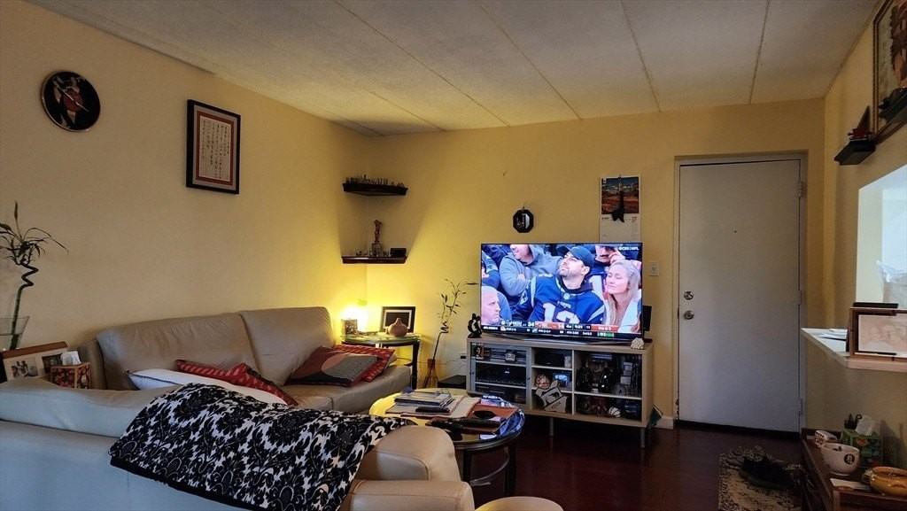 157 Franklin St Apt D1 #D1 - Photo 3 of 16