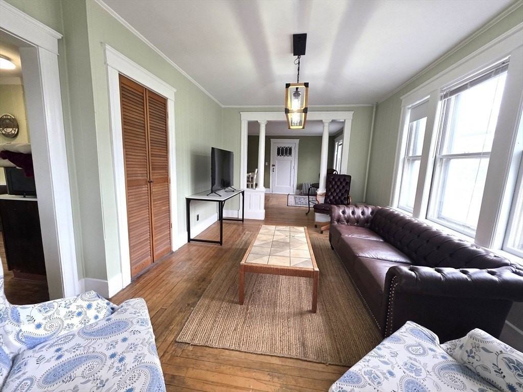 1168 Grafton St - Photo 5 of 15