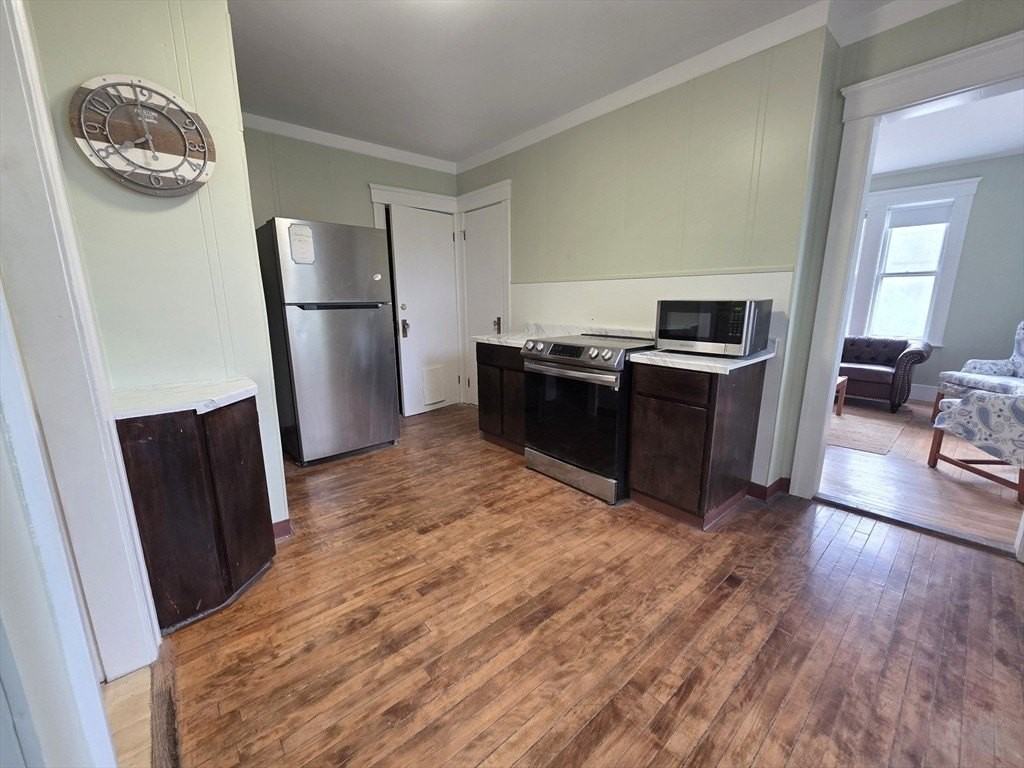 1168 Grafton St - Photo 6 of 15