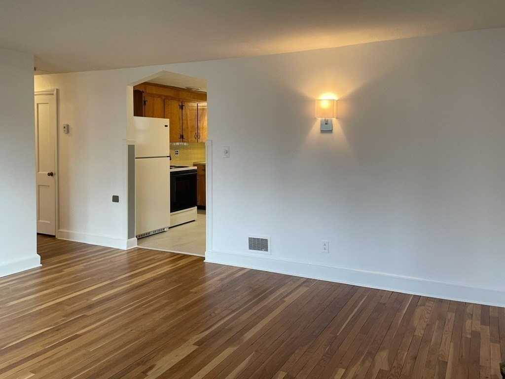 17 Suffolk Rd - Photo 4 of 21