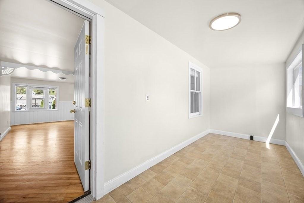 281 King St #C - Photo 3 of 19