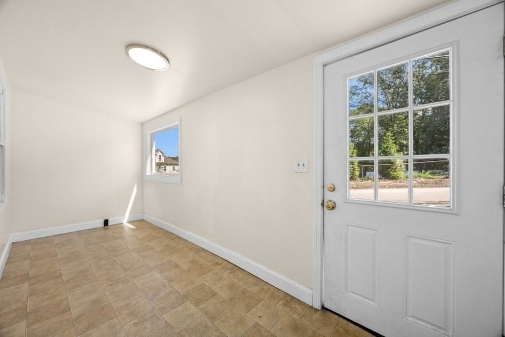 281 King St #C - Photo 4 of 19