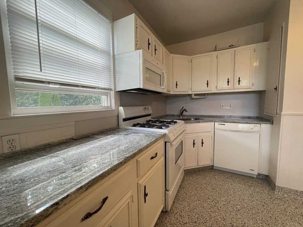 362 Lowell Ave Unit 36-2 #36-2 - Photo 4 of 22