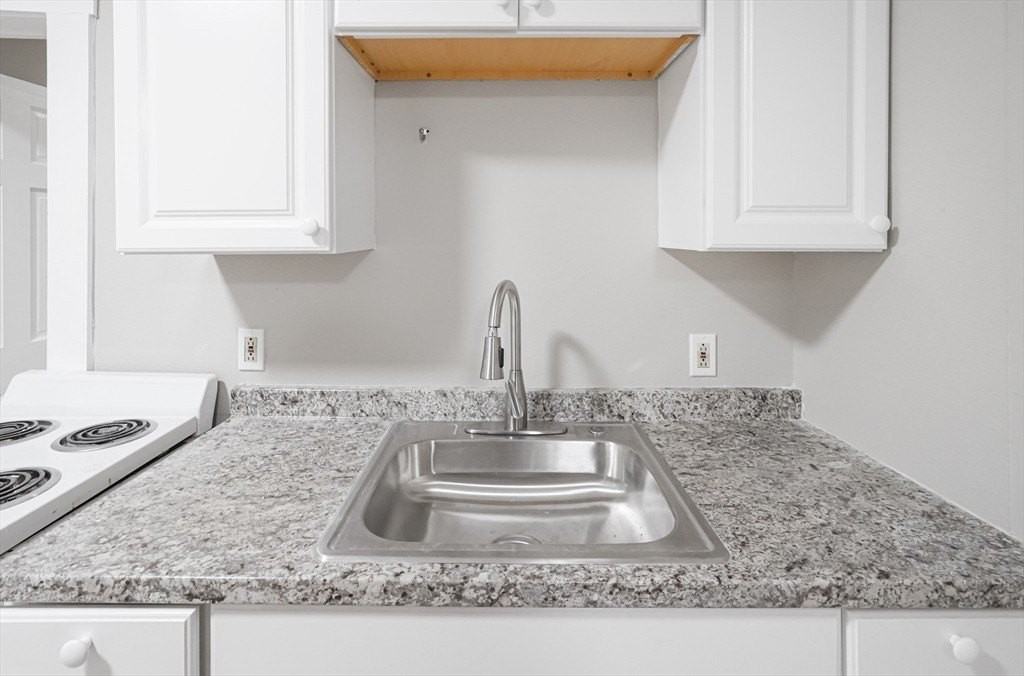 24 Charlton St Apt 7 #7 - Photo 5 of 17