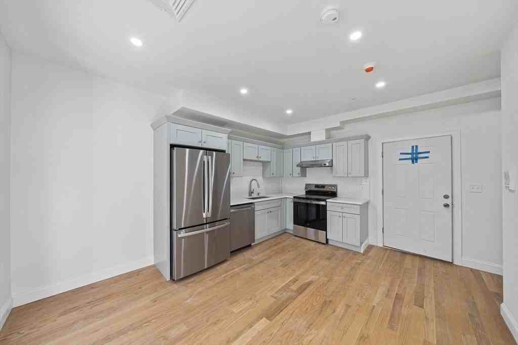 417 Commercial St Unit 3 #3