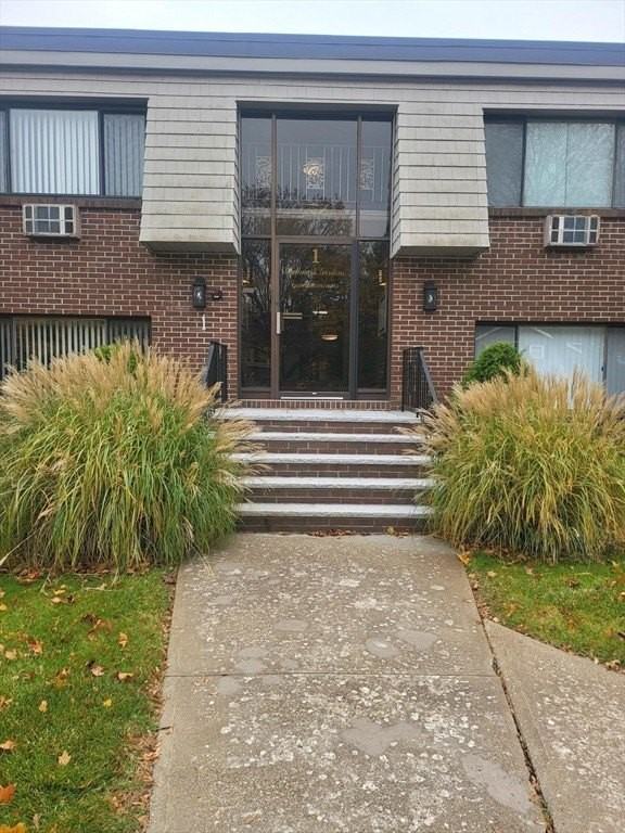 1 Hallmark Gdns Apt 1 #1 - Photo 3 of 14