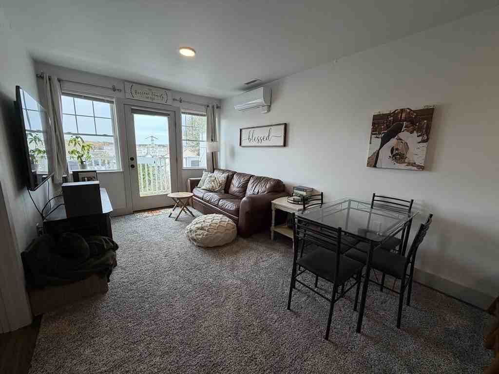 5 W Dane St Apt 7 #7 - Photo 3 of 14