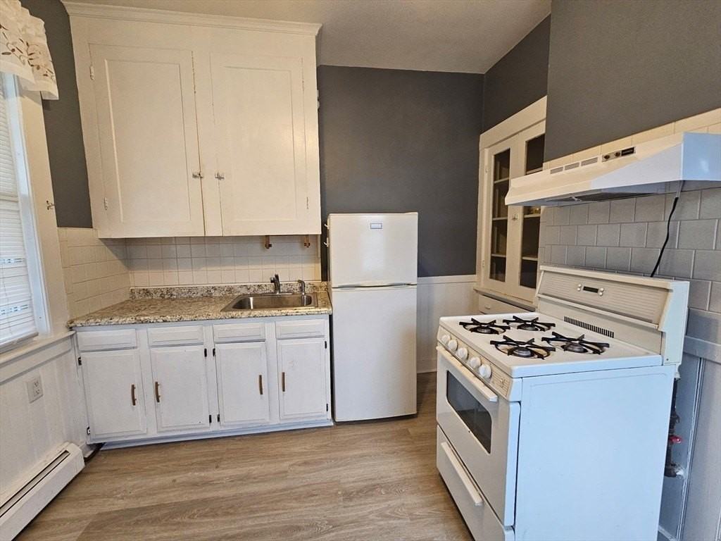 549 Westford St Apt 4 #4 - Photo 4 of 12