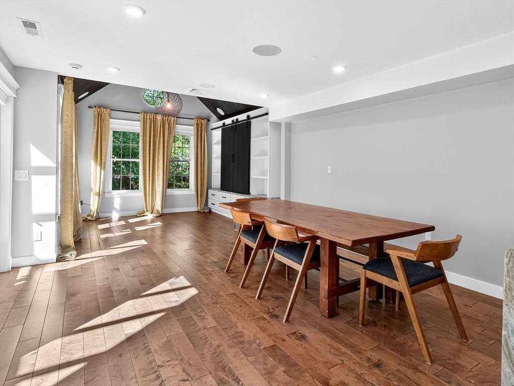 409 Norfolk St - Photo 6 of 31