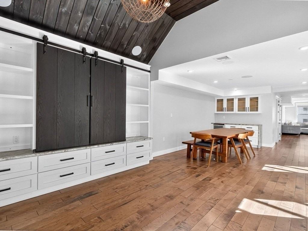 409 Norfolk St - Photo 7 of 31