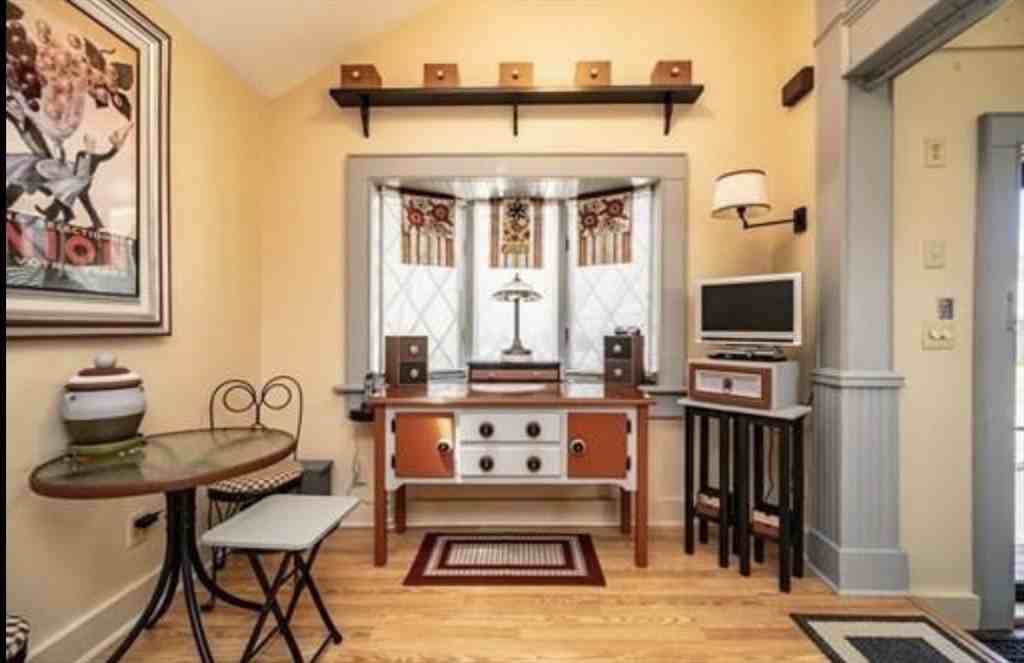 1694 Westover Rd - Photo 5 of 27