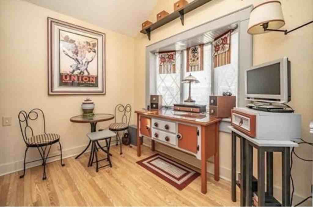 1694 Westover Rd - Photo 6 of 27