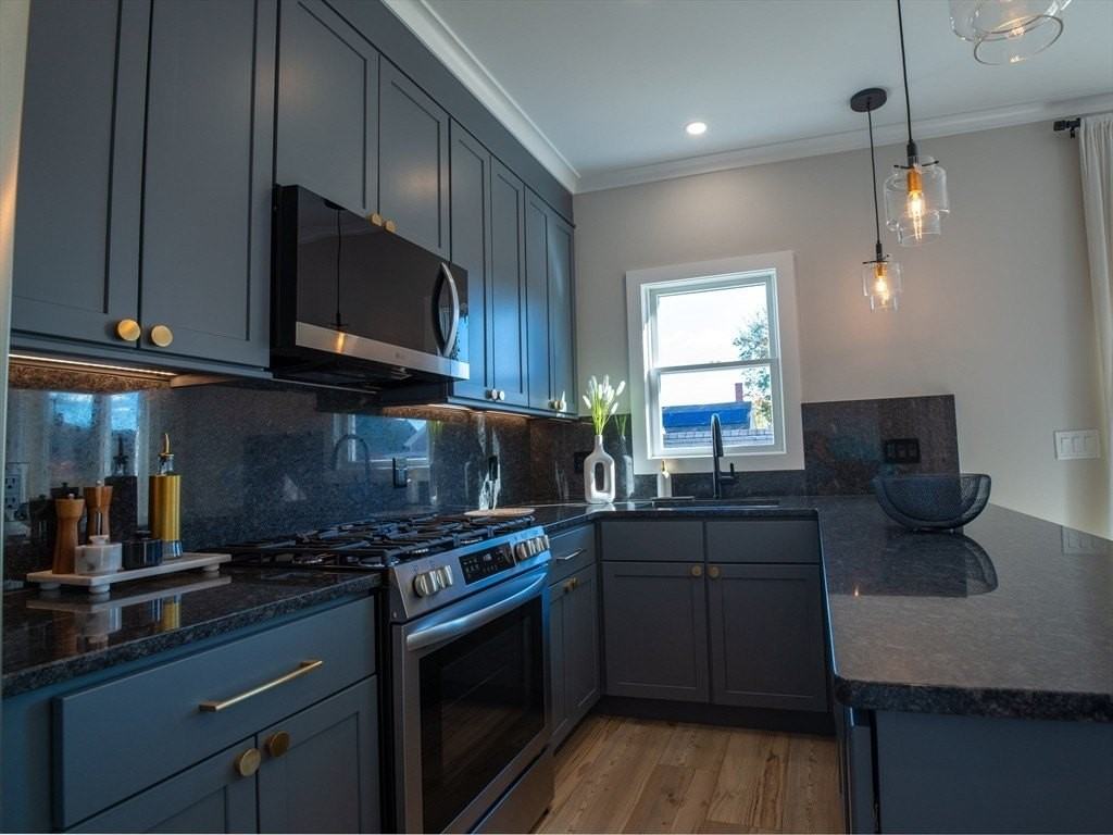 93 Grove St Unit 1r #1R - Photo 3 of 21