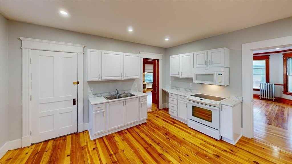 168 Oak St Apt 1 #1 - Photo 4 of 23