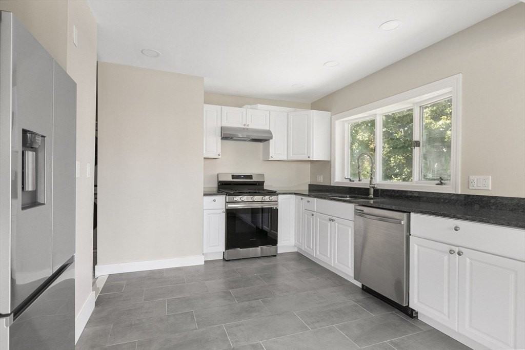 15 S Fairview St Apt 3 #3 - Photo 6 of 29