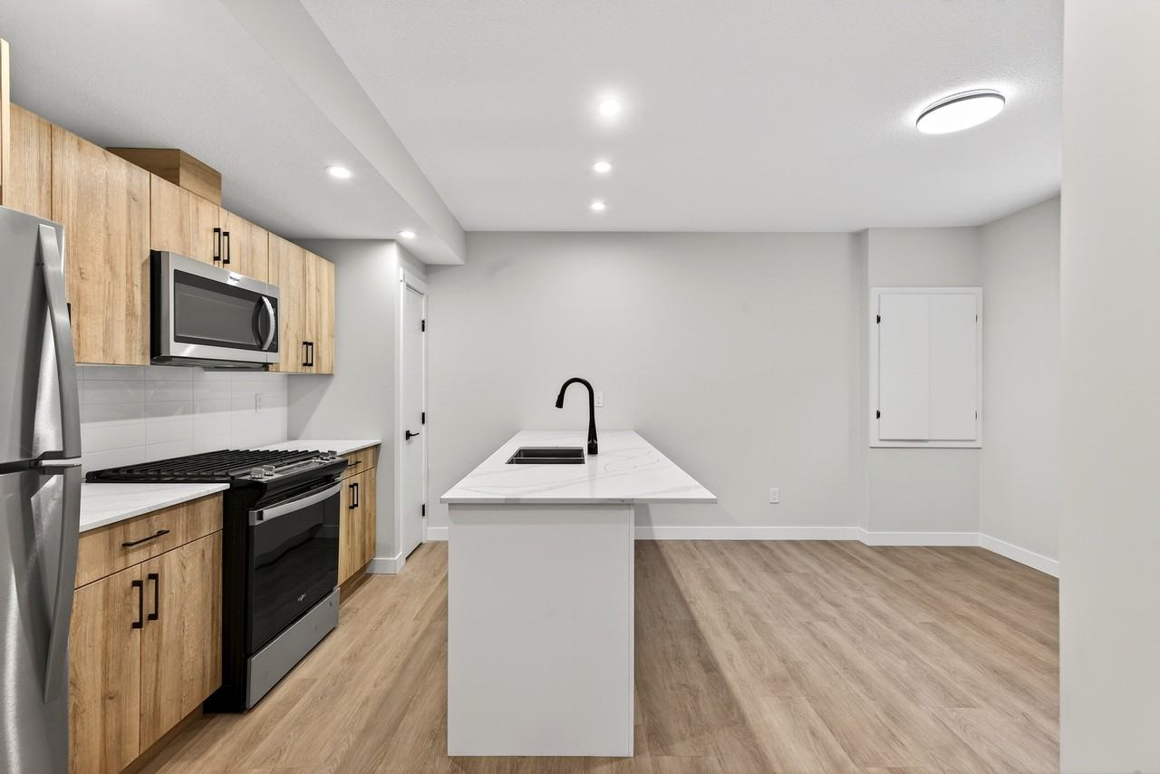 10920 130 St Nw Lowr 4b - Photo 3 of 50