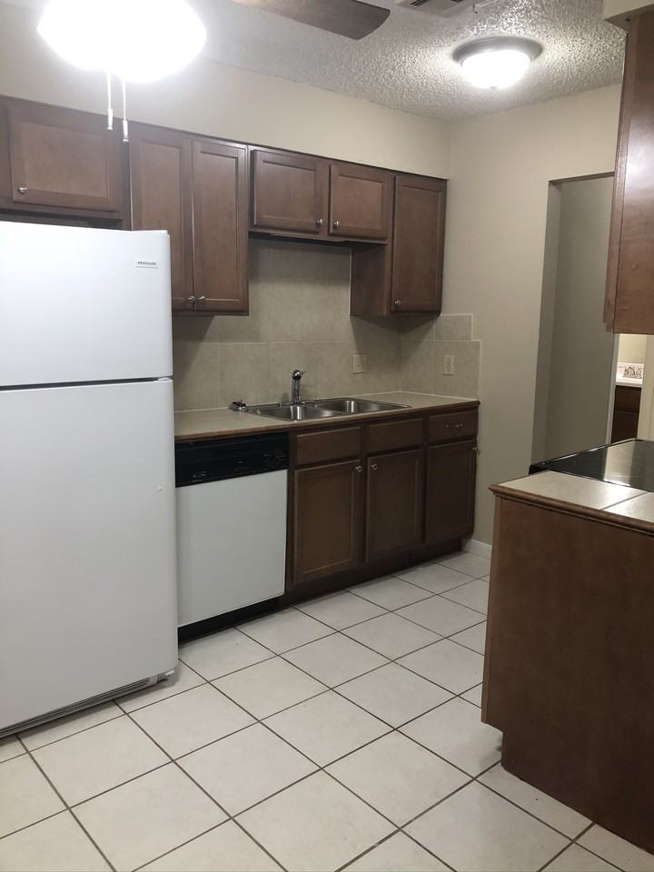 702 Westwood DrApt D #702D - Photo 2 of 6