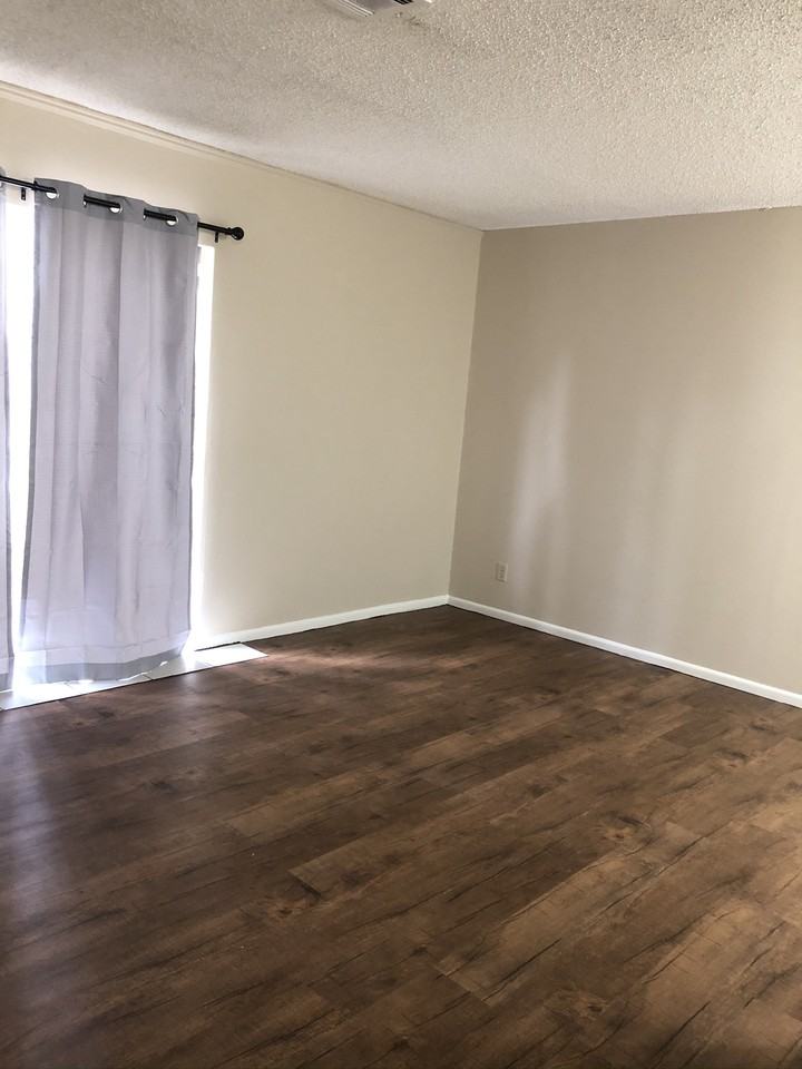 702 Westwood DrApt D #702D - Photo 3 of 6