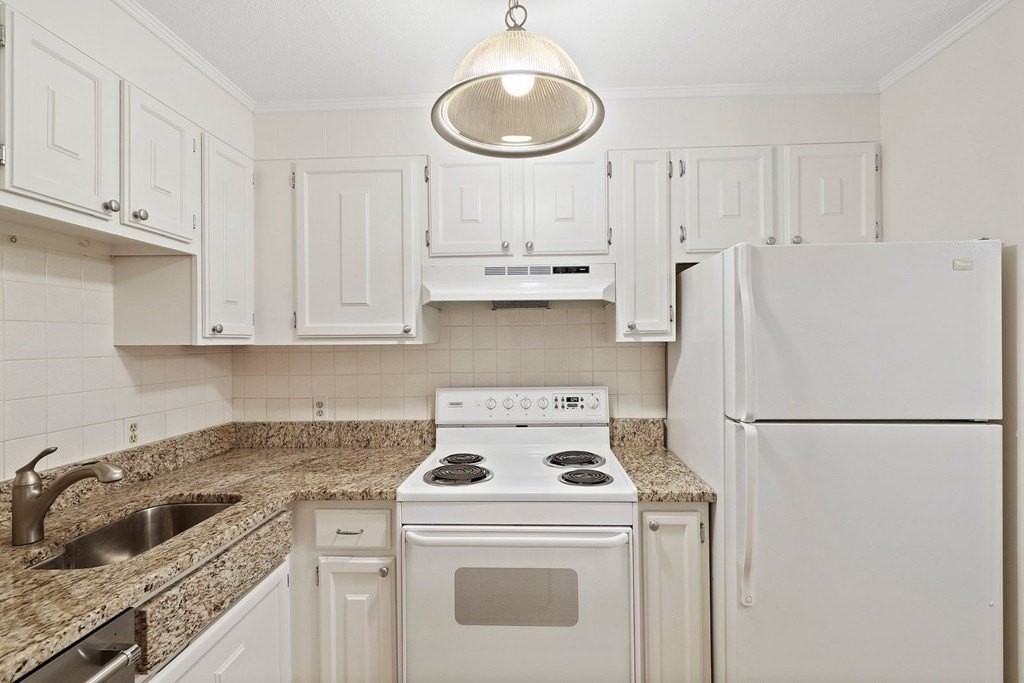 209 Great Rd Apt C3 #C3 - Photo 2 of 17