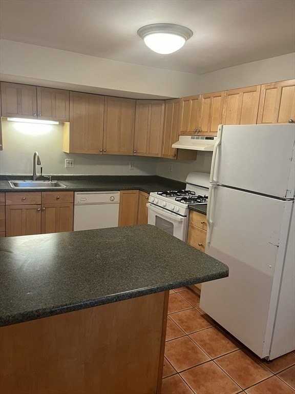 16 Lopez St Unit 0 #0 - Photo 6 of 20