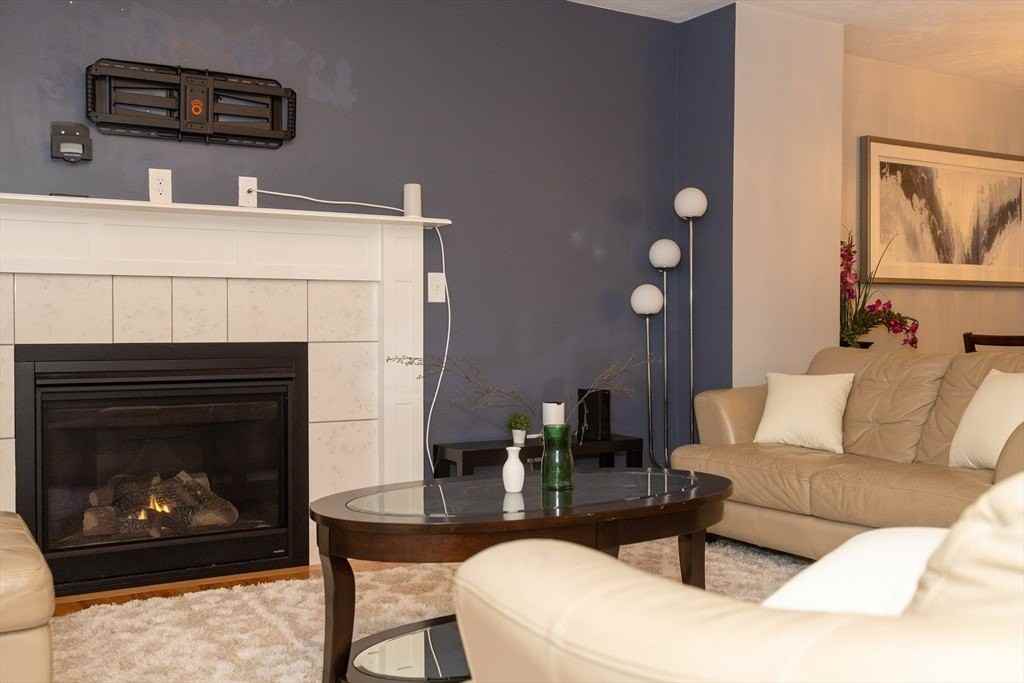 129 Quinapoxet St - Photo 4 of 24