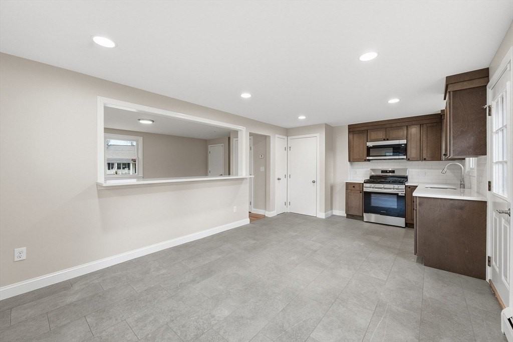 4 Sandberg Rd Unit R #R - Photo 6 of 27