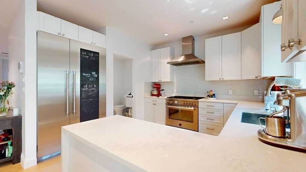 21 Crowninshield Rd Unit 17 #17 - Photo 6 of 29