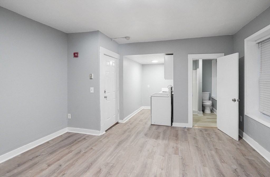 24 Charlton St Apt 5 #5 - Photo 3 of 14