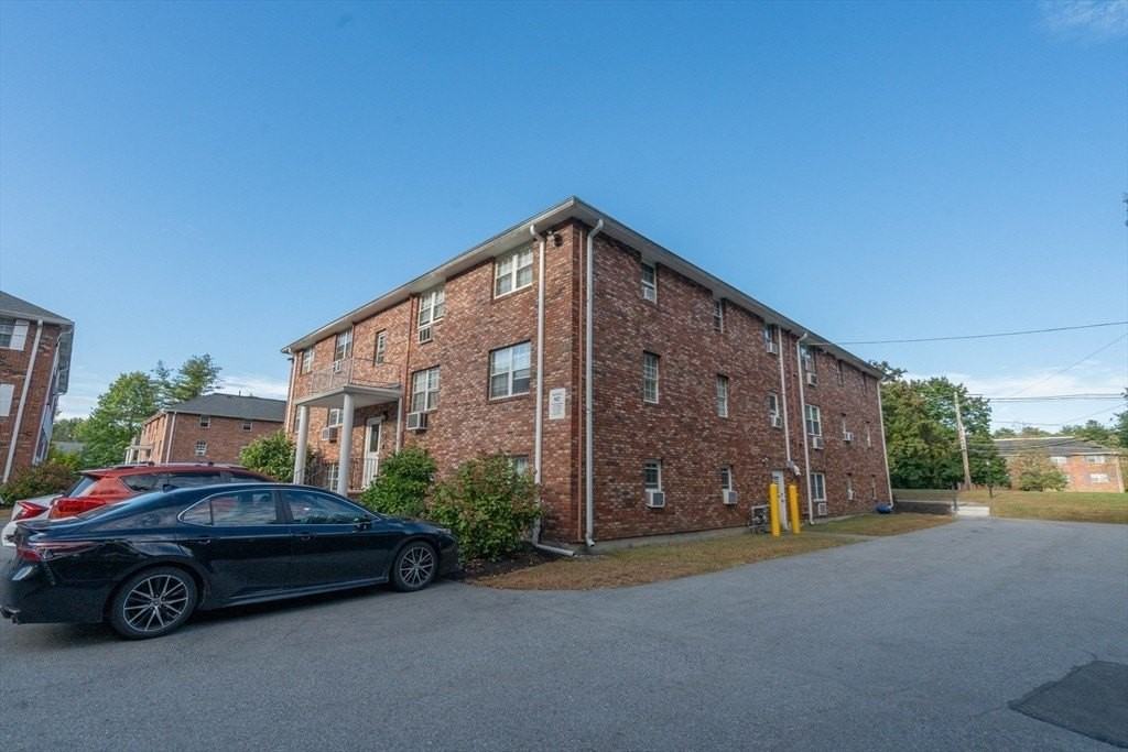 424 Great Rd Apt 4 #4 - Photo 3 of 12