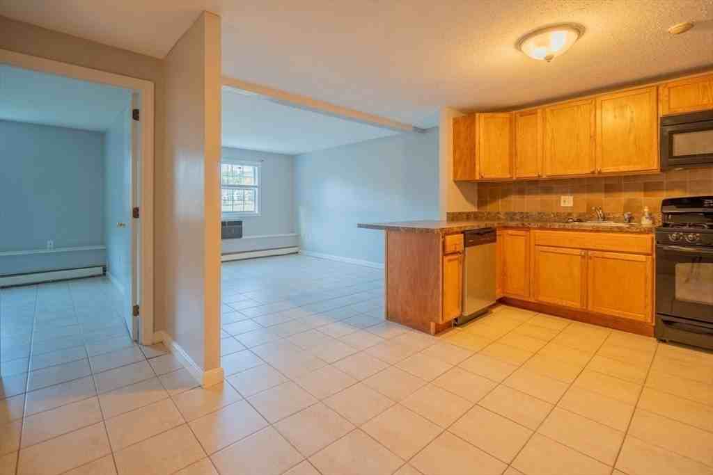 424 Great Rd Apt 4 #4 - Photo 6 of 12